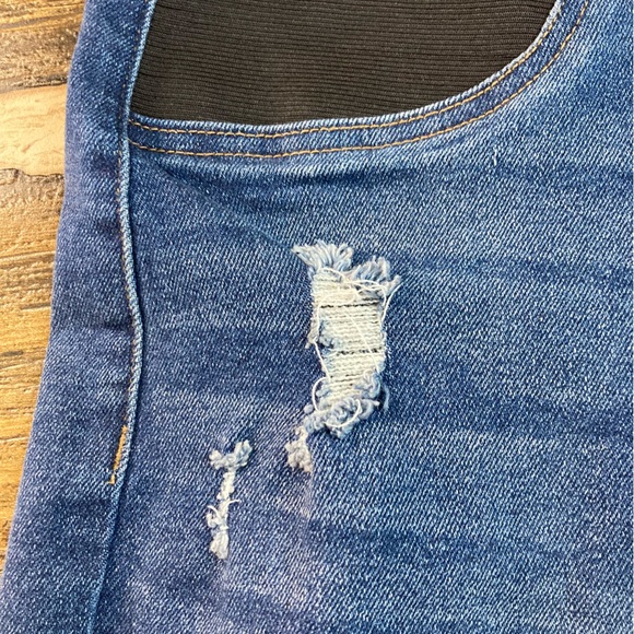 Time and Tru comfort stretch jean bermuda maternity shorts small (4-6) - Picture 7 of 8